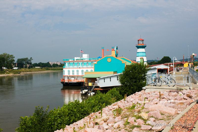 20080717_111520 D300 P 4200x2800.jpg - Casino on Missouri River, Sioux City, Iowa.  Sioux City is the navigational head of the Missouri River